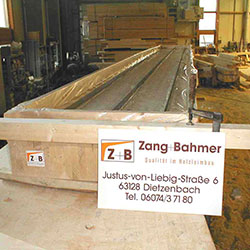 Herstellung der Versuchskörper im Holzleimbauwerk im Jahr 2000 Herstellung der Versuchskörper im Holzleimbauwerk im Jahr 2000
