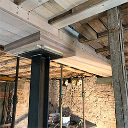 Unterzug aus Baubuche im Holz-Beton-Verbund Unterzug aus Baubuche im Holz-Beton-Verbund