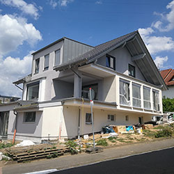 Ansicht der Immobilie in Haibach nach der Erweiterung